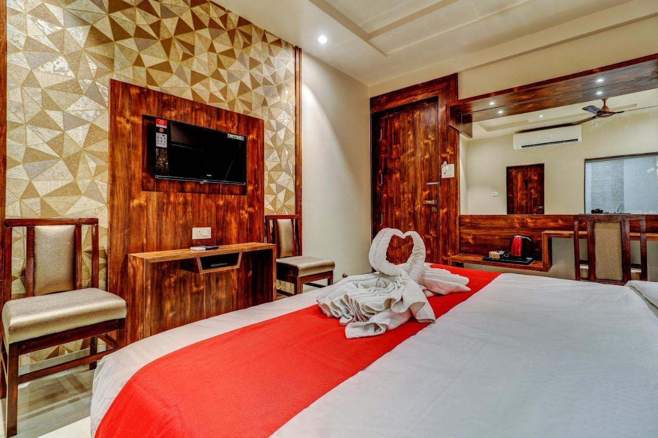 Hotel Apratim Lodging & Boarding Ulhasnagar Exterior photo