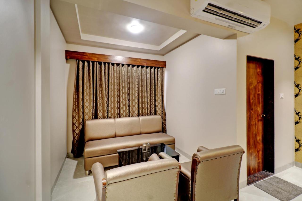 Hotel Apratim Lodging & Boarding Ulhasnagar Exterior photo