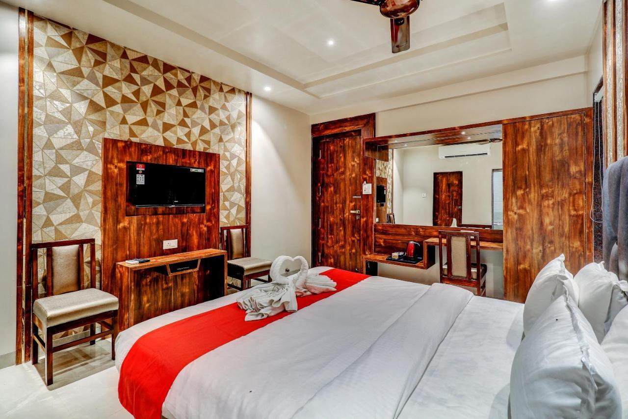 Hotel Apratim Lodging & Boarding Ulhasnagar Exterior photo