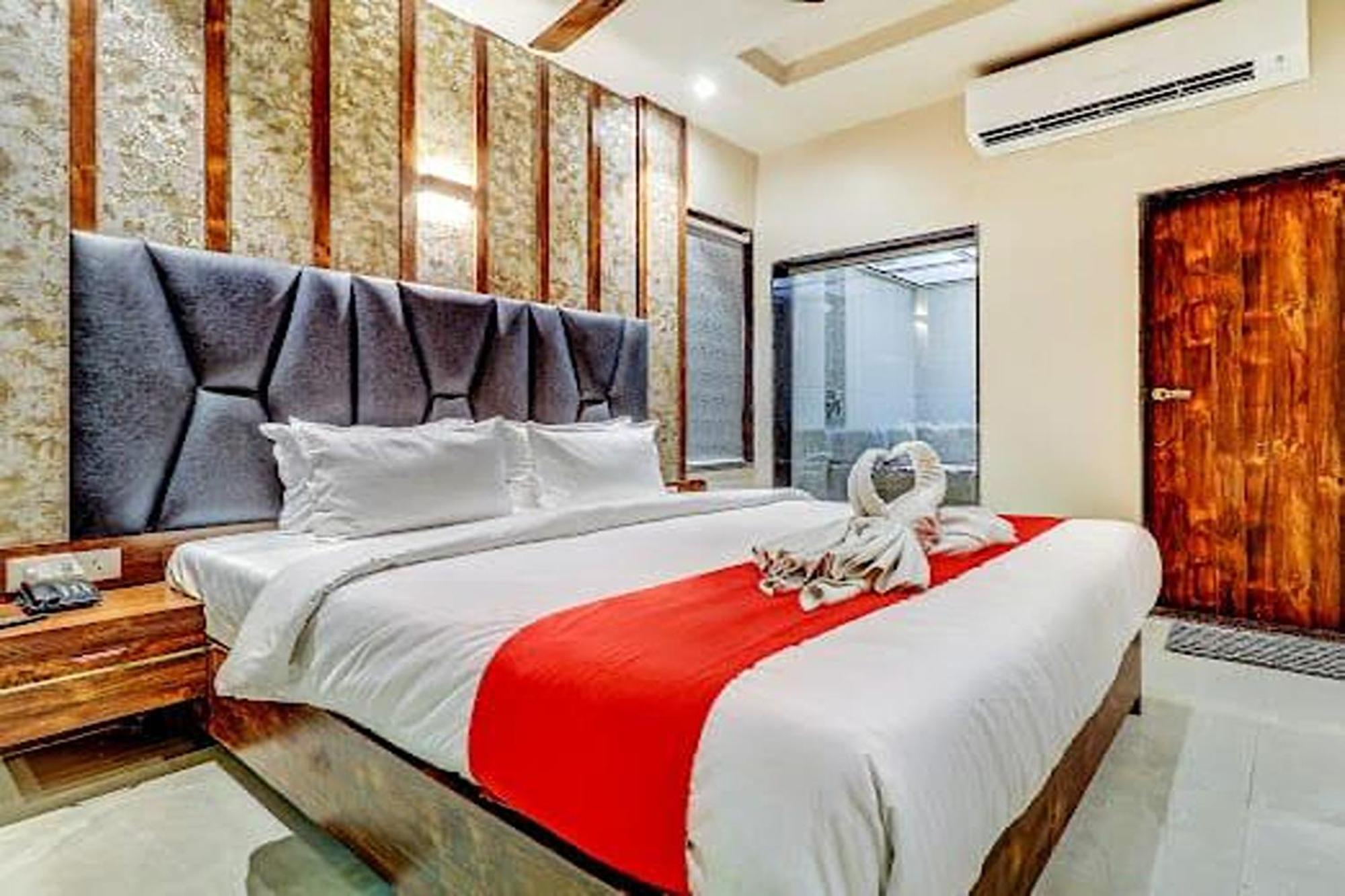Hotel Apratim Lodging & Boarding Ulhasnagar Exterior photo